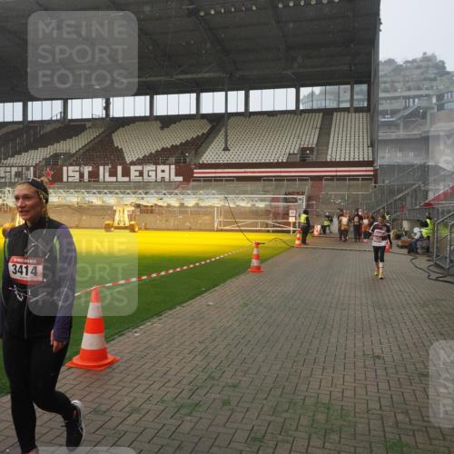 07.12.2025 - St. Pauli X-Mass-Run No. 15 Fabian Wolf http://msf.ph/oto/9371654 07.12.2025 10:07:16 Ziel 421, 517, 685, 792, 1187, 1572, 2983, 3414, 3945 meine-sportfotos.de