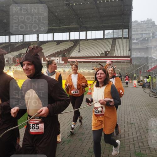 07.12.2025 - St. Pauli X-Mass-Run No. 15 Fabian Wolf http://msf.ph/oto/9371719 07.12.2025 10:07:28 Ziel 256, 265, 272, 517, 657, 685, 716, 767, 1187, 1234, 1543, 2983, 3003 meine-sportfotos.de