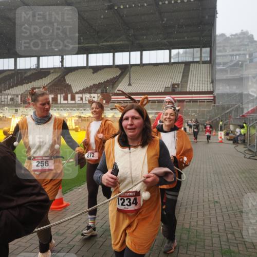 07.12.2025 - St. Pauli X-Mass-Run No. 15 Fabian Wolf http://msf.ph/oto/9371721 07.12.2025 10:07:28 Ziel 256, 265, 272, 517, 657, 685, 716, 767, 1187, 1234, 1543, 2983, 3003 meine-sportfotos.de