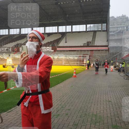 07.12.2025 - St. Pauli X-Mass-Run No. 15 Fabian Wolf http://msf.ph/oto/9371728 07.12.2025 10:07:30 Ziel 256, 265, 272, 517, 657, 685, 716, 767, 1187, 1234, 1543, 3003 meine-sportfotos.de