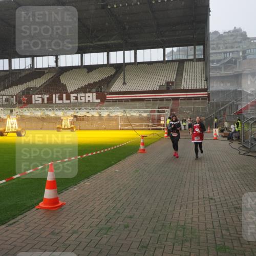 07.12.2025 - St. Pauli X-Mass-Run No. 15 Fabian Wolf http://msf.ph/oto/9371731 07.12.2025 10:07:32 Ziel 256, 265, 272, 517, 657, 685, 716, 767, 1187, 1234, 1447, 1449, 1543, 3003 meine-sportfotos.de