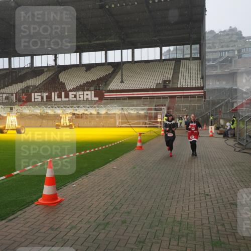 07.12.2025 - St. Pauli X-Mass-Run No. 15 Fabian Wolf http://msf.ph/oto/9371732 07.12.2025 10:07:32 Ziel 256, 265, 272, 517, 657, 685, 716, 767, 1187, 1234, 1447, 1449, 1543, 3003 meine-sportfotos.de
