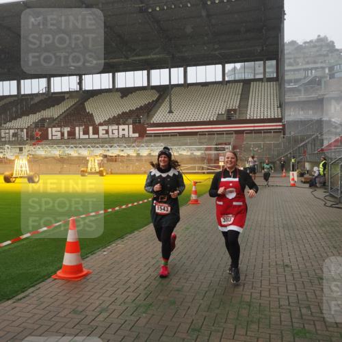 07.12.2025 - St. Pauli X-Mass-Run No. 15 Fabian Wolf http://msf.ph/oto/9371746 07.12.2025 10:07:34 Ziel 256, 265, 272, 517, 657, 685, 716, 767, 1187, 1234, 1447, 1449, 1543, 3003 meine-sportfotos.de
