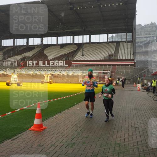 07.12.2025 - St. Pauli X-Mass-Run No. 15 Fabian Wolf http://msf.ph/oto/9371761 07.12.2025 10:07:41 Ziel 1447, 1449, 1543, 1905, 3003 meine-sportfotos.de
