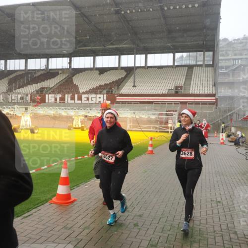 07.12.2025 - St. Pauli X-Mass-Run No. 15 Fabian Wolf http://msf.ph/oto/9371839 07.12.2025 10:08:06 Ziel 2691, 2692, 3627, 3628, 4231, 4623, 4624, 4626, 4734, 4737, 4740 meine-sportfotos.de