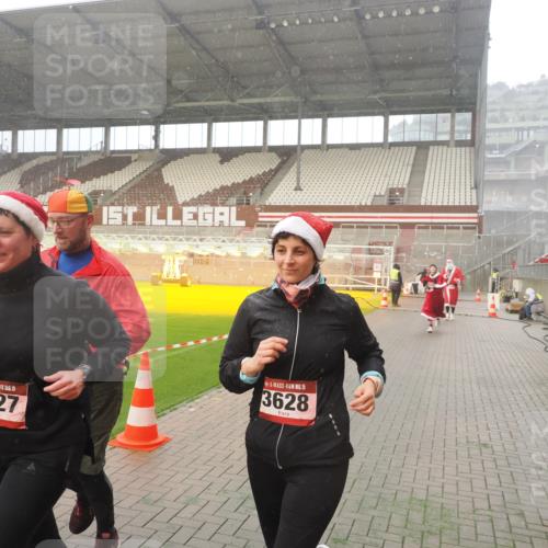 07.12.2025 - St. Pauli X-Mass-Run No. 15 Fabian Wolf http://msf.ph/oto/9371847 07.12.2025 10:08:07 Ziel 2691, 2692, 3627, 3628, 4231, 4623, 4624, 4626, 4734, 4737, 4740 meine-sportfotos.de