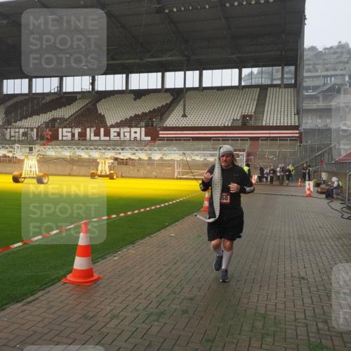07.12.2025 - St. Pauli X-Mass-Run No. 15 Fabian Wolf http://msf.ph/oto/9371905 07.12.2025 10:08:27 Ziel 2650, 2746 meine-sportfotos.de