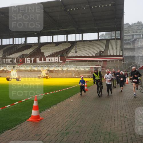 07.12.2025 - St. Pauli X-Mass-Run No. 15 Fabian Wolf http://msf.ph/oto/9371926 07.12.2025 10:08:36 Ziel 2247, 2248, 2650, 3495, 3759, 4205, 4232, 4234, 4451 meine-sportfotos.de