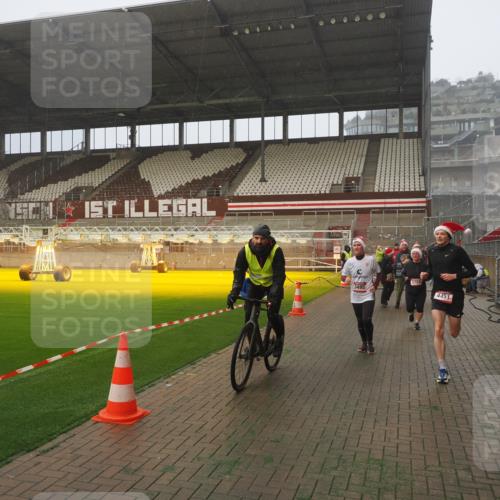 07.12.2025 - St. Pauli X-Mass-Run No. 15 Fabian Wolf http://msf.ph/oto/9371933 07.12.2025 10:08:37 Ziel 2247, 2248, 2650, 3212, 3495, 3671, 3759, 4205, 4232, 4234, 4451 meine-sportfotos.de