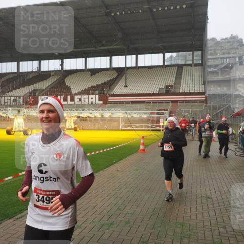 07.12.2025 - St. Pauli X-Mass-Run No. 15 Fabian Wolf http://msf.ph/oto/9371954 07.12.2025 10:08:40 Ziel 707, 947, 1002, 1031, 2247, 2248, 3212, 3332, 3335, 3495, 3671, 3759, 4205, 4232, 4234, 4451 meine-sportfotos.de