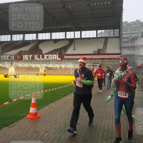 07.12.2025 - St. Pauli X-Mass-Run No. 15 Fabian Wolf http://msf.ph/oto/9371977 07.12.2025 10:08:43 Ziel 390, 707, 789, 947, 1002, 1031, 2247, 2248, 2521, 3212, 3332, 3335, 3495, 3671, 3759, 4205, 4232, 4234, 4451 meine-sportfotos.de