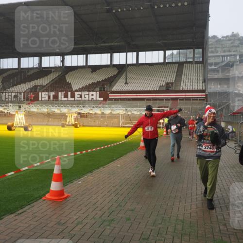 07.12.2025 - St. Pauli X-Mass-Run No. 15 Fabian Wolf http://msf.ph/oto/9371990 07.12.2025 10:08:45 Ziel 390, 707, 789, 947, 1002, 1031, 1176, 2247, 2248, 2521, 3212, 3332, 3335, 3495, 3671, 3759, 3904, 4205, 4232, 4234, 4451 meine-sportfotos.de