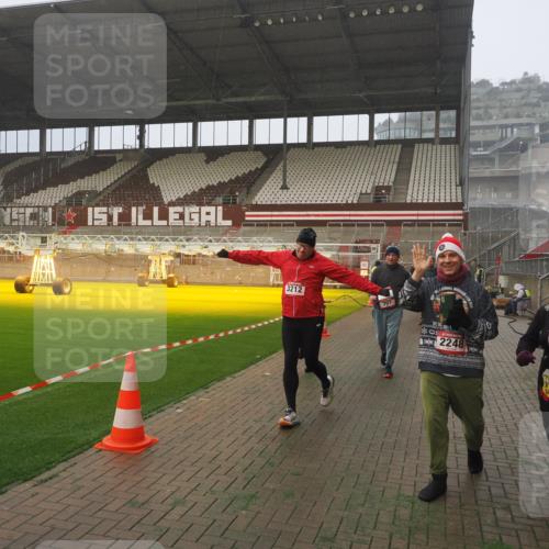 07.12.2025 - St. Pauli X-Mass-Run No. 15 Fabian Wolf http://msf.ph/oto/9371994 07.12.2025 10:08:45 Ziel 390, 707, 789, 947, 1002, 1031, 1176, 2247, 2248, 2521, 3212, 3332, 3335, 3495, 3671, 3759, 3904, 4205, 4232, 4234, 4451 meine-sportfotos.de