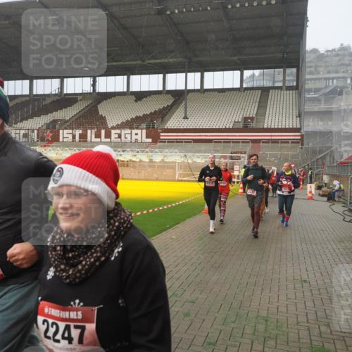 07.12.2025 - St. Pauli X-Mass-Run No. 15 Fabian Wolf http://msf.ph/oto/9372023 07.12.2025 10:08:48 Ziel 390, 707, 786, 789, 947, 1002, 1031, 1176, 2247, 2248, 2521, 3212, 3332, 3335, 3484, 3495, 3671, 3759, 3904, 3907, 4205, 4232, 4234, 4451 meine-sportfotos.de