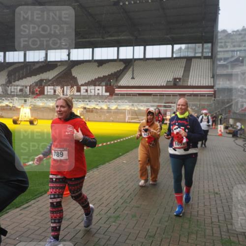 07.12.2025 - St. Pauli X-Mass-Run No. 15 Fabian Wolf http://msf.ph/oto/9372046 07.12.2025 10:08:51 Ziel 19, 390, 707, 786, 789, 947, 1002, 1031, 1176, 2521, 3212, 3332, 3335, 3484, 3671, 3904, 3907, 4232, 4234, 4451 meine-sportfotos.de