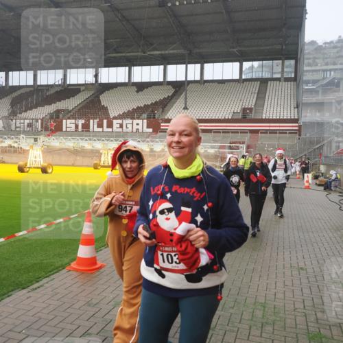 07.12.2025 - St. Pauli X-Mass-Run No. 15 Fabian Wolf http://msf.ph/oto/9372059 07.12.2025 10:08:53 Ziel 19, 390, 707, 786, 789, 947, 1002, 1031, 1176, 1570, 2126, 2521, 3212, 3300, 3332, 3335, 3484, 3671, 3891, 3904, 3907, 4232, 4234, 4451 meine-sportfotos.de