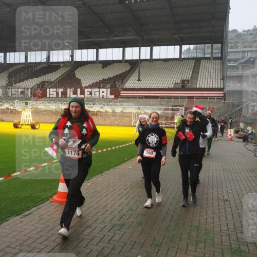 07.12.2025 - St. Pauli X-Mass-Run No. 15 Fabian Wolf http://msf.ph/oto/9372075 07.12.2025 10:08:54 Ziel 19, 390, 707, 786, 789, 947, 1002, 1031, 1176, 1570, 2126, 2521, 3212, 3300, 3332, 3335, 3484, 3671, 3891, 3904, 3907, 4066, 4067, 4068 meine-sportfotos.de