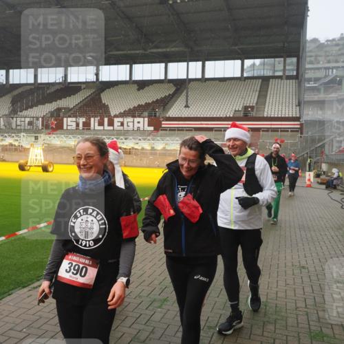 07.12.2025 - St. Pauli X-Mass-Run No. 15 Fabian Wolf http://msf.ph/oto/9372095 07.12.2025 10:08:56 Ziel 19, 390, 707, 786, 789, 947, 1002, 1031, 1176, 1570, 2126, 2521, 3212, 3300, 3332, 3335, 3484, 3671, 3891, 3904, 3907, 4066, 4067, 4068 meine-sportfotos.de