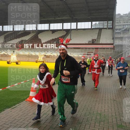 07.12.2025 - St. Pauli X-Mass-Run No. 15 Fabian Wolf http://msf.ph/oto/9372125 07.12.2025 10:08:59 Ziel 19, 390, 786, 789, 947, 1002, 1031, 1176, 1461, 1465, 1570, 1575, 1576, 2126, 2521, 3300, 3332, 3335, 3484, 3891, 3904, 3907, 4066, 4067, 4068 meine-sportfotos.de