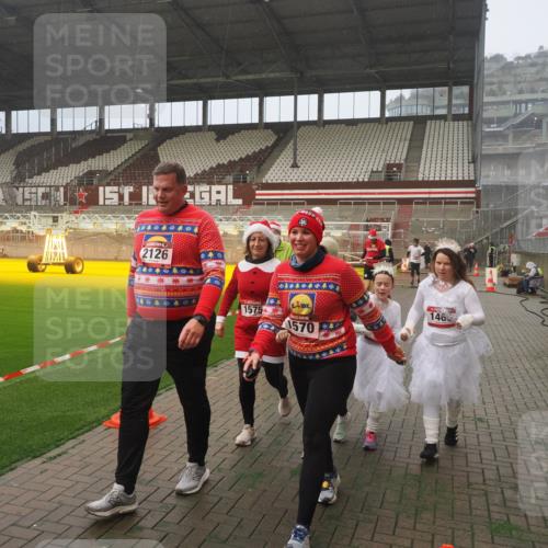 07.12.2025 - St. Pauli X-Mass-Run No. 15 Fabian Wolf http://msf.ph/oto/9372186 07.12.2025 10:09:06 Ziel 19, 786, 1461, 1465, 1570, 1575, 1576, 2126, 3300, 3484, 3891, 3907, 4066, 4067, 4068, 4113, 4666 meine-sportfotos.de