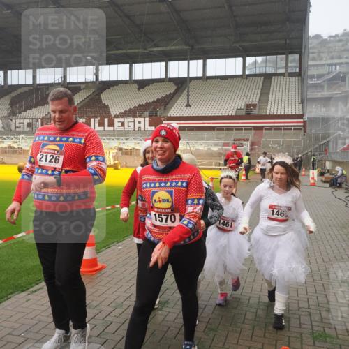 07.12.2025 - St. Pauli X-Mass-Run No. 15 Fabian Wolf http://msf.ph/oto/9372190 07.12.2025 10:09:07 Ziel 19, 786, 1461, 1465, 1570, 1575, 1576, 2126, 3300, 3484, 3891, 4066, 4067, 4068, 4113, 4666 meine-sportfotos.de