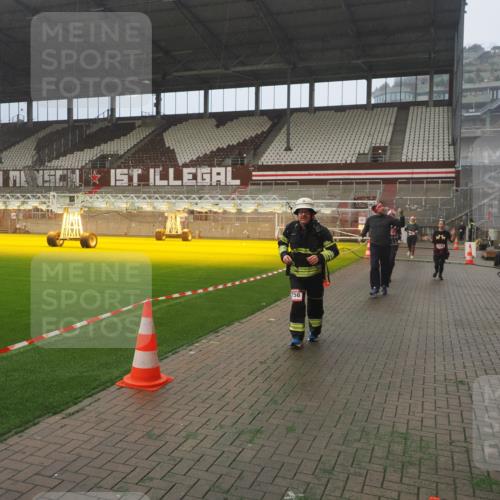 07.12.2025 - St. Pauli X-Mass-Run No. 15 Fabian Wolf http://msf.ph/oto/9372289 07.12.2025 10:09:26 Ziel 800, 881, 896, 899, 960, 1243, 1248, 1718, 3493, 3756 meine-sportfotos.de