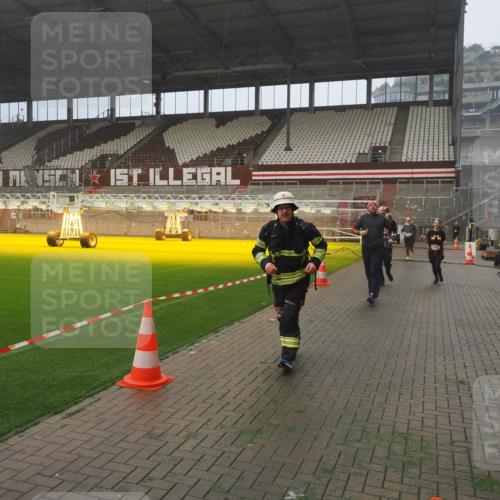 07.12.2025 - St. Pauli X-Mass-Run No. 15 Fabian Wolf http://msf.ph/oto/9372293 07.12.2025 10:09:26 Ziel 800, 881, 896, 899, 960, 1243, 1248, 1718, 3493, 3756 meine-sportfotos.de