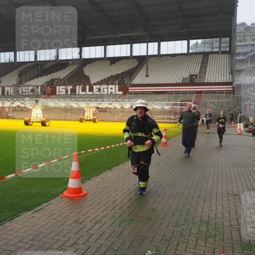 07.12.2025 - St. Pauli X-Mass-Run No. 15 Fabian Wolf http://msf.ph/oto/9372295 07.12.2025 10:09:26 Ziel 800, 881, 896, 899, 960, 1243, 1248, 1718, 3493, 3756 meine-sportfotos.de