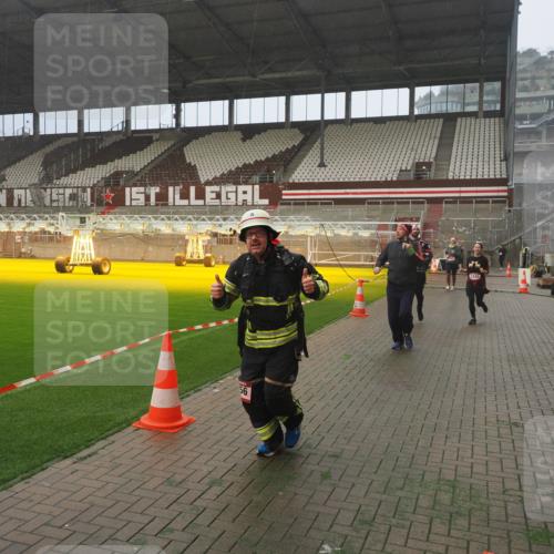 07.12.2025 - St. Pauli X-Mass-Run No. 15 Fabian Wolf http://msf.ph/oto/9372297 07.12.2025 10:09:27 Ziel 800, 881, 896, 899, 960, 1243, 1248, 1718, 3493, 3756 meine-sportfotos.de