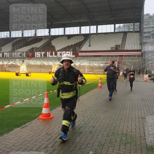 07.12.2025 - St. Pauli X-Mass-Run No. 15 Fabian Wolf http://msf.ph/oto/9372299 07.12.2025 10:09:27 Ziel 800, 881, 896, 899, 960, 1243, 1248, 1718, 3493, 3756 meine-sportfotos.de