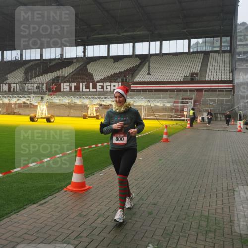 07.12.2025 - St. Pauli X-Mass-Run No. 15 Fabian Wolf http://msf.ph/oto/9372337 07.12.2025 10:09:34 Ziel 800, 899, 1172, 1191, 1243, 1248, 1718, 3493, 3756 meine-sportfotos.de