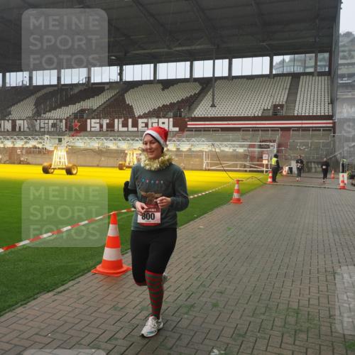07.12.2025 - St. Pauli X-Mass-Run No. 15 Fabian Wolf http://msf.ph/oto/9372339 07.12.2025 10:09:34 Ziel 800, 899, 1172, 1191, 1243, 1248, 1718, 3493, 3756 meine-sportfotos.de
