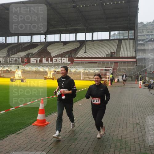 07.12.2025 - St. Pauli X-Mass-Run No. 15 Fabian Wolf http://msf.ph/oto/9372352 07.12.2025 10:09:42 Ziel 800, 1026, 1172, 1191 meine-sportfotos.de