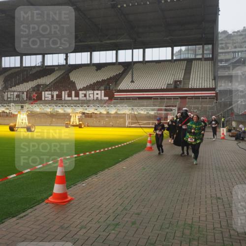 07.12.2025 - St. Pauli X-Mass-Run No. 15 Fabian Wolf http://msf.ph/oto/9372377 07.12.2025 10:09:56 Ziel 989, 1026, 1256, 1257, 1678, 2502, 2504, 2560, 3245, 3246, 3410, 3411 meine-sportfotos.de