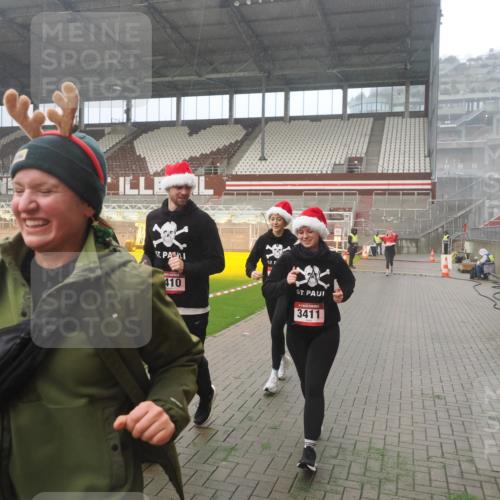 07.12.2025 - St. Pauli X-Mass-Run No. 15 Fabian Wolf http://msf.ph/oto/9372443 07.12.2025 10:10:03 Ziel 989, 1256, 1257, 1678, 1732, 2502, 2504, 2560, 3245, 3246, 3410, 3411 meine-sportfotos.de
