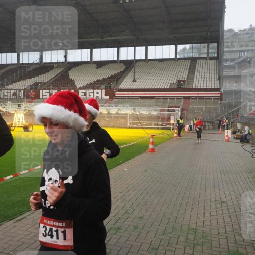 07.12.2025 - St. Pauli X-Mass-Run No. 15 Fabian Wolf http://msf.ph/oto/9372452 07.12.2025 10:10:05 Ziel 989, 1256, 1257, 1678, 1732, 2502, 2504, 2560, 3245, 3246, 3410, 3411 meine-sportfotos.de