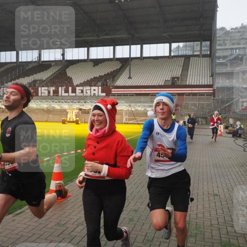 07.12.2025 - St. Pauli X-Mass-Run No. 15 Fabian Wolf http://msf.ph/oto/9372485 07.12.2025 10:10:12 Ziel 962, 1399, 1732, 3245, 3246, 3410, 3411, 4358, 4507 meine-sportfotos.de