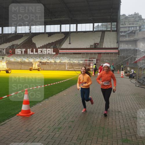 07.12.2025 - St. Pauli X-Mass-Run No. 15 Fabian Wolf http://msf.ph/oto/9372508 07.12.2025 10:10:26 Ziel 550, 962, 1399, 1571, 2083, 2087, 4358, 4507 meine-sportfotos.de