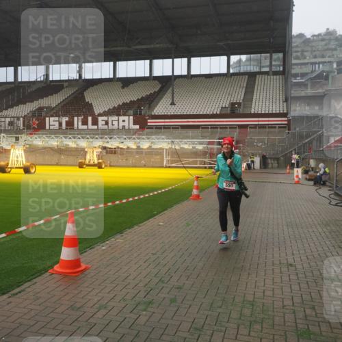 07.12.2025 - St. Pauli X-Mass-Run No. 15 Fabian Wolf http://msf.ph/oto/9372546 07.12.2025 10:10:33 Ziel 550, 964, 1571, 2083, 2087 meine-sportfotos.de