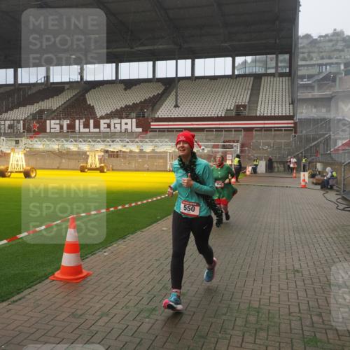 07.12.2025 - St. Pauli X-Mass-Run No. 15 Fabian Wolf http://msf.ph/oto/9372555 07.12.2025 10:10:34 Ziel 550, 964, 1571, 2083, 2087 meine-sportfotos.de