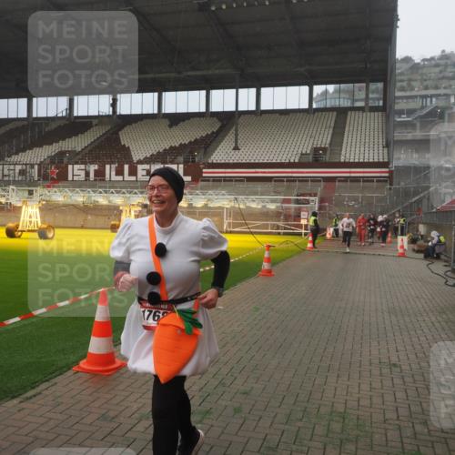 07.12.2025 - St. Pauli X-Mass-Run No. 15 Fabian Wolf http://msf.ph/oto/9372628 07.12.2025 10:10:49 Ziel 979, 1426, 1768, 2530, 4885 meine-sportfotos.de