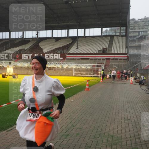 07.12.2025 - St. Pauli X-Mass-Run No. 15 Fabian Wolf http://msf.ph/oto/9372630 07.12.2025 10:10:49 Ziel 979, 1426, 1768, 2530, 4885 meine-sportfotos.de