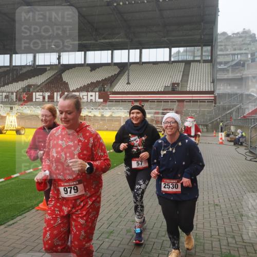 07.12.2025 - St. Pauli X-Mass-Run No. 15 Fabian Wolf http://msf.ph/oto/9372693 07.12.2025 10:11:00 Ziel 57, 979, 983, 1148, 1149, 1150, 1426, 1929, 1935, 2530 meine-sportfotos.de