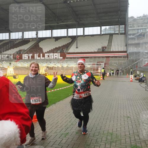 07.12.2025 - St. Pauli X-Mass-Run No. 15 Fabian Wolf http://msf.ph/oto/9372721 07.12.2025 10:11:05 Ziel 57, 979, 983, 1148, 1149, 1150, 1426, 1929, 1935, 2530 meine-sportfotos.de