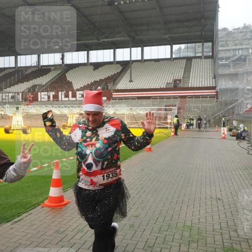 07.12.2025 - St. Pauli X-Mass-Run No. 15 Fabian Wolf http://msf.ph/oto/9372724 07.12.2025 10:11:06 Ziel 57, 979, 983, 1148, 1149, 1150, 1426, 1929, 1935, 2530 meine-sportfotos.de