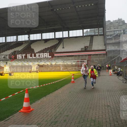 07.12.2025 - St. Pauli X-Mass-Run No. 15 Fabian Wolf http://msf.ph/oto/9372781 07.12.2025 10:11:37 Ziel 670, 2909, 3085, 3909, 4659, 4661, 4662 meine-sportfotos.de