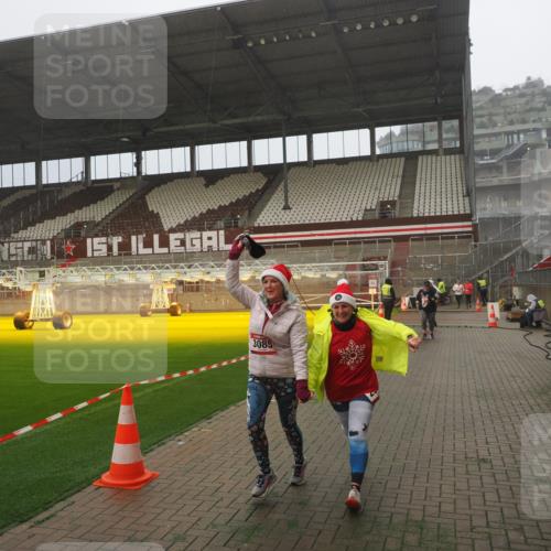 07.12.2025 - St. Pauli X-Mass-Run No. 15 Fabian Wolf http://msf.ph/oto/9372787 07.12.2025 10:11:38 Ziel 670, 2909, 3085, 3909, 4659, 4662 meine-sportfotos.de
