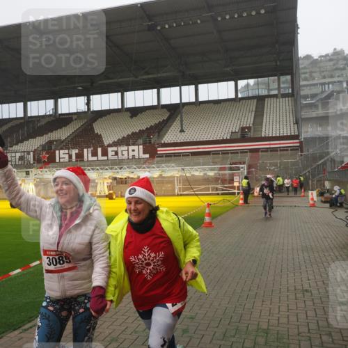 07.12.2025 - St. Pauli X-Mass-Run No. 15 Fabian Wolf http://msf.ph/oto/9372790 07.12.2025 10:11:39 Ziel 670, 2909, 3085, 3909, 4662 meine-sportfotos.de