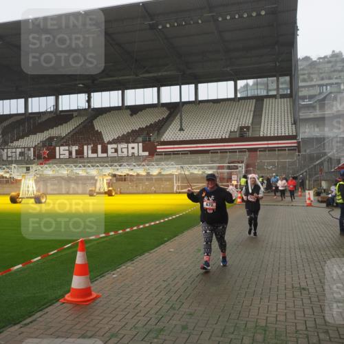 07.12.2025 - St. Pauli X-Mass-Run No. 15 Fabian Wolf http://msf.ph/oto/9372796 07.12.2025 10:11:43 Ziel 670, 2909, 3085, 3761, 3767, 3909 meine-sportfotos.de