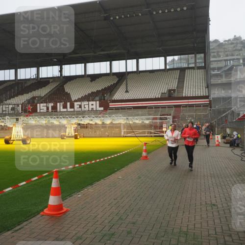 07.12.2025 - St. Pauli X-Mass-Run No. 15 Fabian Wolf http://msf.ph/oto/9372824 07.12.2025 10:11:50 Ziel 670, 1687, 1688, 2906, 2909, 3085, 3761, 3767, 3909, 3932, 3935 meine-sportfotos.de